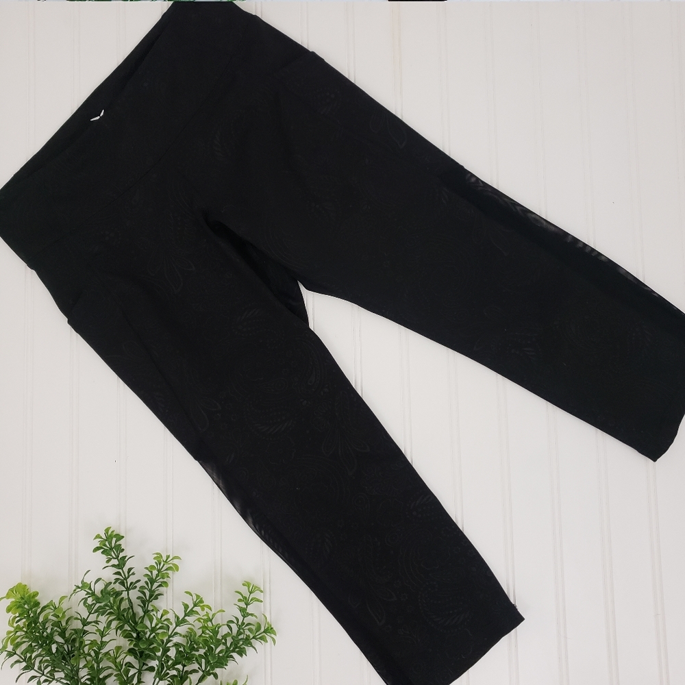 Old Navy Leggings Paisley Print Embossed Cropped Leggings Black size Medium